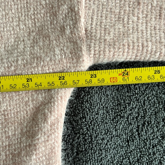 3/$30 | Hollister | Soft Pink Knit Sweater | Size S - Picture 7 of 9
